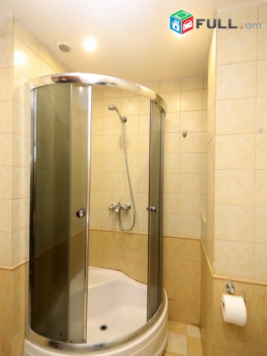 Apartments on Abovyan 16 , Ереван , Армения ( центр )