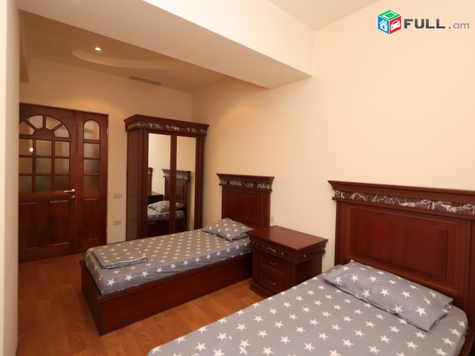 Apartments on Abovyan 16 , Ереван , Армения ( центр )