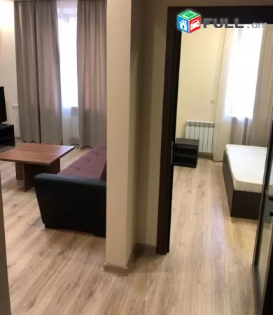 Varcov bnakaran Manumentum, Azatutyan poxocum