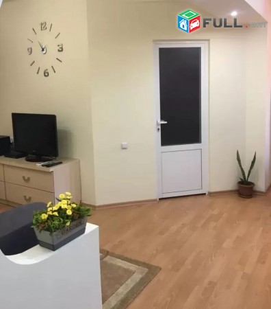 Վարձով է տրվում 2 սենյականոց հարմարավետ բնակարան քաղաքի Կենտրոնում