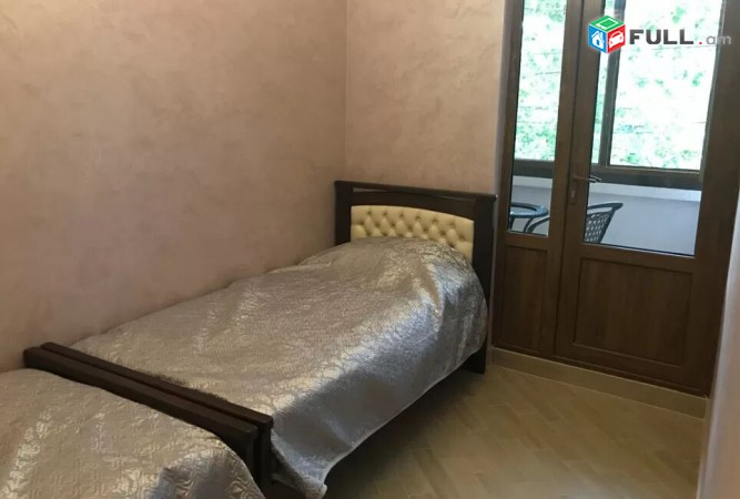 Varcov e trvum 3 senyakanoc bnakaran sayat nova -abovyan xachmeruki mot