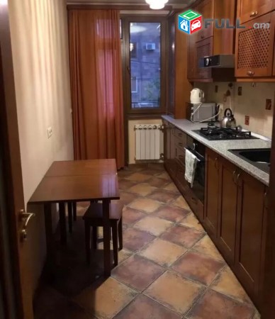 Vardzov e trvum bnakaran Nalbandyan Sayat-nova xachmerukum