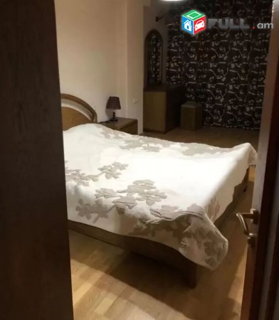 Vardzov e trvum bnakaran Nalbandyan Sayat-nova xachmerukum