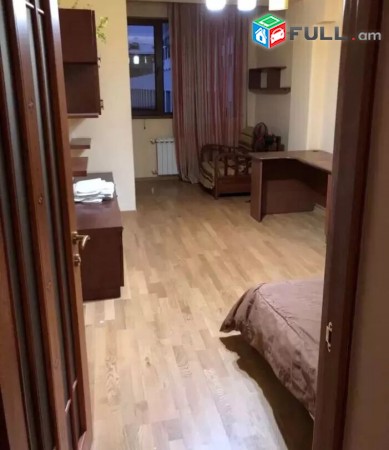 Vardzov e trvum bnakaran Nalbandyan Sayat-nova xachmerukum