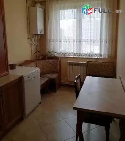 Քաջազնունի փողոցում տրվում է վարձով 3 սենյականոց լուսավոր բնակարան