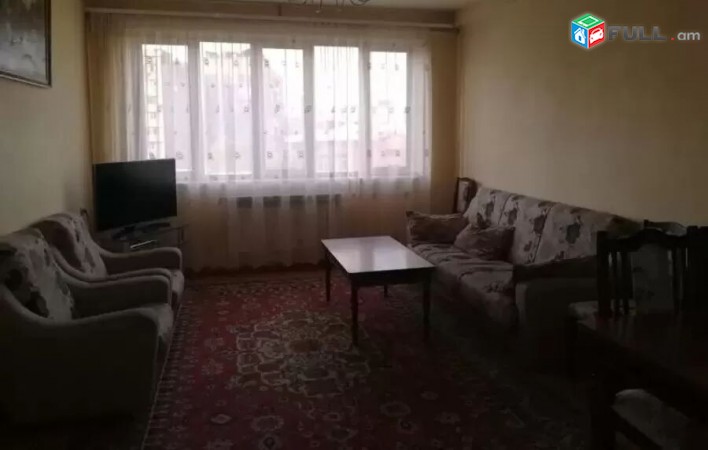 Քաջազնունի փողոցում տրվում է վարձով 3 սենյականոց լուսավոր բնակարան