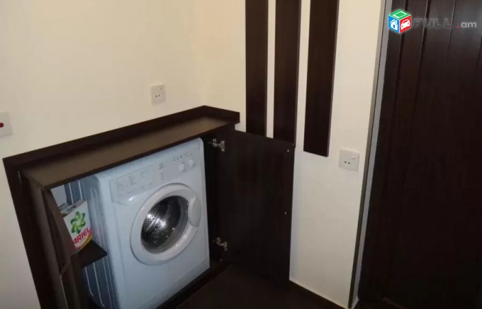 Varcov e trvum bnakaran Teryan poxocum, Karapi lchi mot
