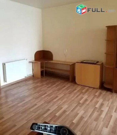 Վարձակալության է տրվում 2 սենյականոց բնակարան Կենտրոնում