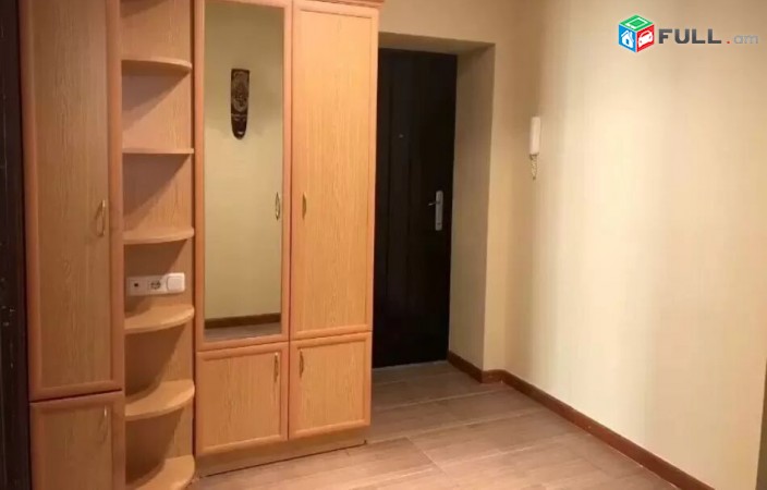 3 սենյականոց բնակարան փոքր կենտրոնում Հանրապետության հրապարակի հարևանությամբ