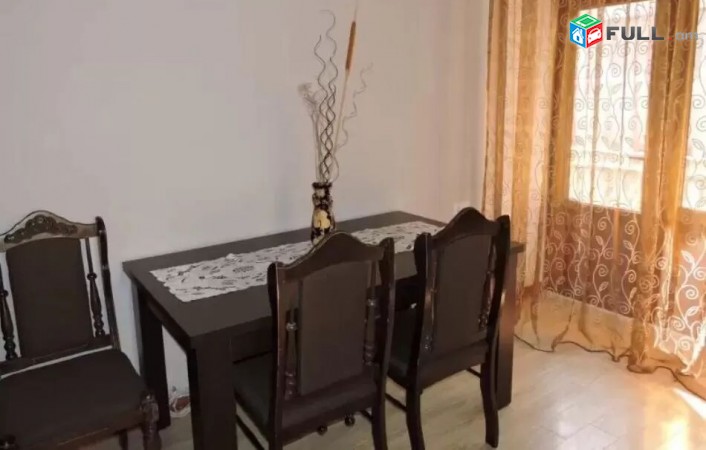 3 սենյականոց բնակարան փոքր կենտրոնում Հանրապետության հրապարակի հարևանությամբ
