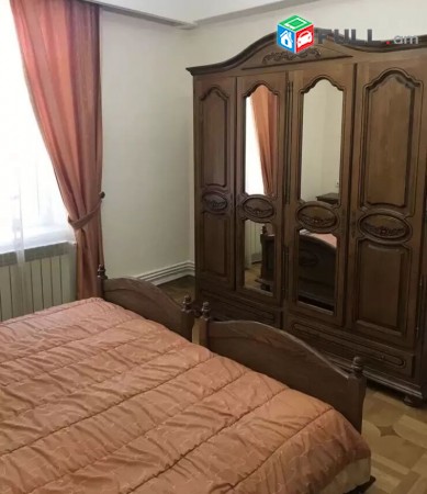 Varcov e trvum 4 senyakanoc bnakaran Alek Manukyan poxocum
