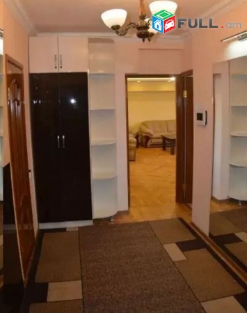 Վարձով է տրվում 3 սենյականոց լուսավոր, ընդարձակ բնակարան Երվանդ Քոչարի փողոցում