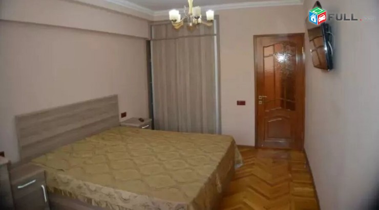 Վարձով է տրվում 3 սենյականոց լուսավոր, ընդարձակ բնակարան Երվանդ Քոչարի փողոցում