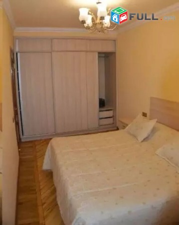 Վարձով է տրվում 3 սենյականոց լուսավոր, ընդարձակ բնակարան Երվանդ Քոչարի փողոցում