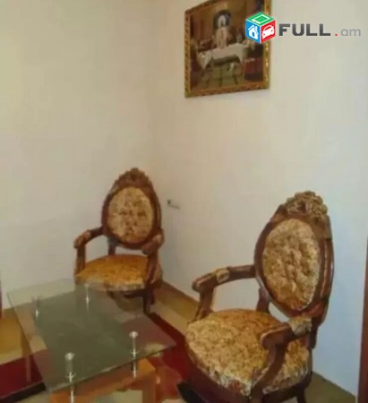 Տրվում է վարձով 3 սենյականոց բնակարան Վարդանանց փողոցում