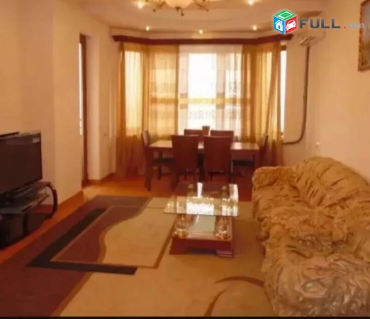 Տրվում է վարձով 3 սենյականոց բնակարան Վարդանանց փողոցում