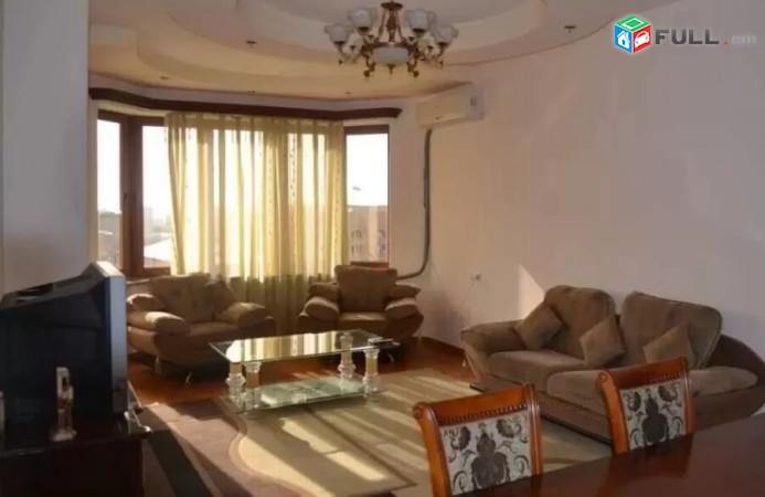 Տրվում է վարձով 3 սենյականոց բնակարան Վարդանանց փողոցում