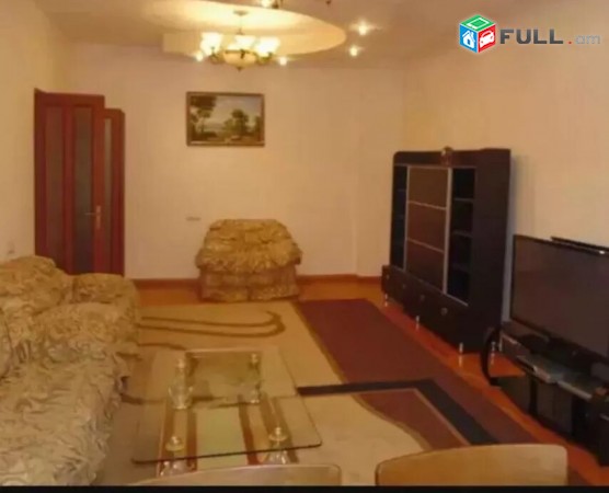 Տրվում է վարձով 3 սենյականոց բնակարան Վարդանանց փողոցում