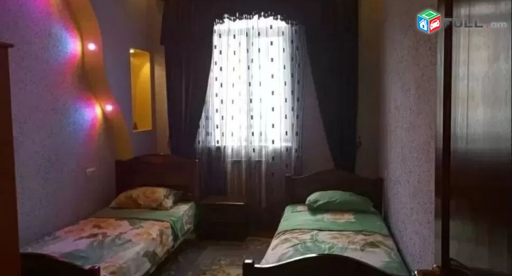 4 senyakanoc bnakaran Paronyan poxocum