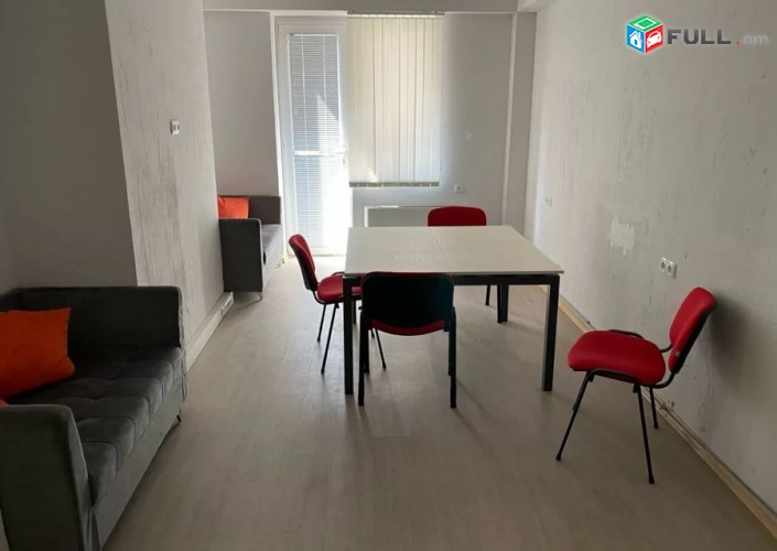 Varcov e trvum grasenyakayin taracq poqr kentronum, Pushkini poxocum