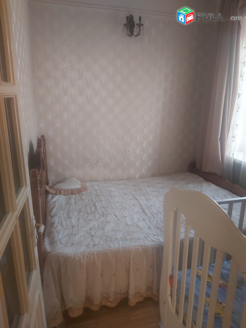 Varcov e trvum 2 senyakanoc bnakaran Leningradyan poxocum 