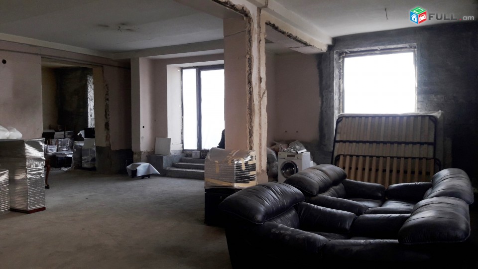 Universal Tarack, 180qm, Ankyunayin Vitrajner, parking, naev vajarq