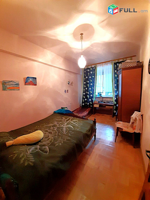 3-комн. квартира на ул. Арама Хачатуряна, 90 кв.м., 2 ванные, 2/7 этаж, капитальный ремонт