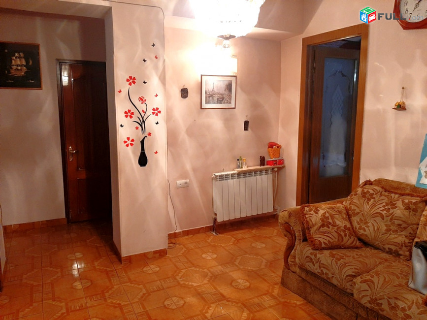 3-комн. квартира на ул. Арама Хачатуряна, 90 кв.м., 2 ванные, 2/7 этаж, капитальный ремонт