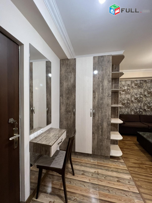 Վարձով է տրվում  բնակարան 
