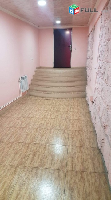 Աբովյան փողոց,Հերացի  փողոցին մոտ,Խաչատուր Աբովյանի արձանի մոտ,109քմ