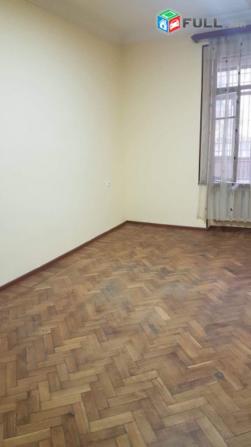Աբովյան փողոց,Հերացի  փողոցին մոտ,Խաչատուր Աբովյանի արձանի մոտ,109քմ
