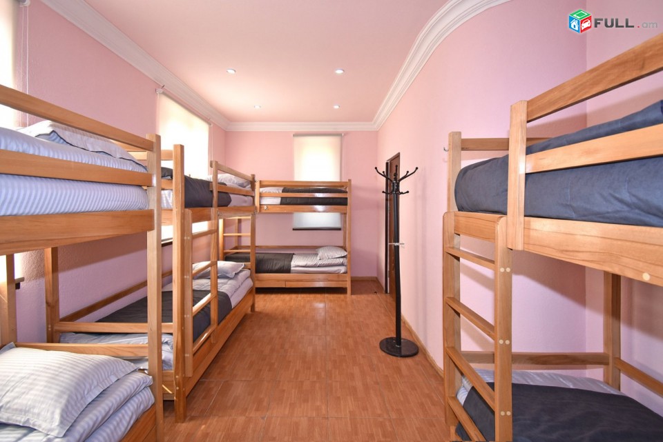 Գործող,600քմ հող, 351,ունիվերսալ շենք, hostel, restoran, հյուրատուն,