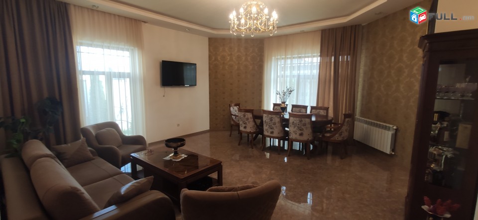 2 հարկանի և մանսարդ, Գ-1 թաղամաս,7սենյակ,3խոհանոց,7-սան գանգույց,ամառային տնակ ամեն ինչի հարմարությամբ,