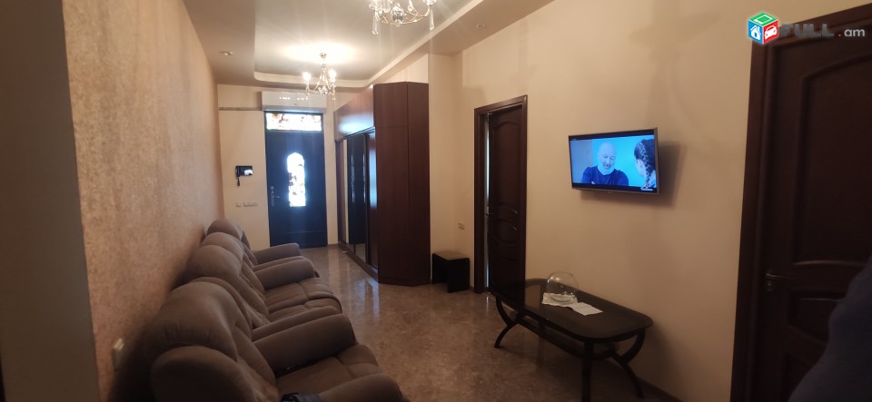 2 հարկանի և մանսարդ, Գ-1 թաղամաս,7սենյակ,3խոհանոց,7-սան գանգույց,ամառային տնակ ամեն ինչի հարմարությամբ,