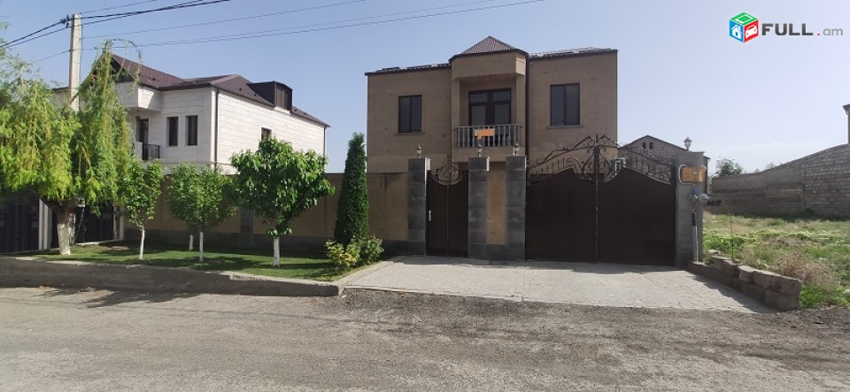 2 հարկանի և մանսարդ, Գ-1 թաղամաս,7սենյակ,3խոհանոց,7-սան գանգույց,ամառային տնակ ամեն ինչի հարմարությամբ,