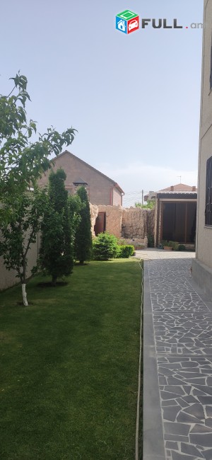 2 հարկանի և մանսարդ, Գ-1 թաղամաս,7սենյակ,3խոհանոց,7-սան գանգույց,ամառային տնակ ամեն ինչի հարմարությամբ,