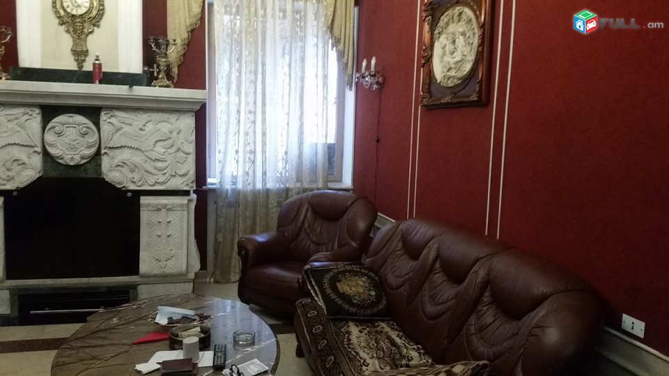 900քմ տուն, նկուղ և 3 հարկ, հող- 608քմ, կոկա-կոլայի մոտ շամպանսկու շշից աջ,2 հատ մեծ ավտոտնակ