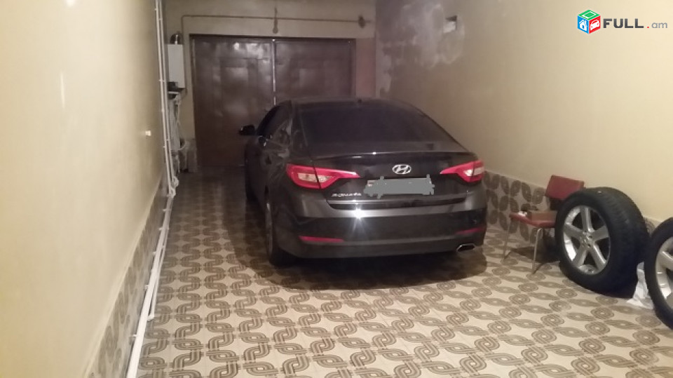 900քմ տուն, նկուղ և 3 հարկ, հող- 608քմ, կոկա-կոլայի մոտ շամպանսկու շշից աջ,2 հատ մեծ ավտոտնակ