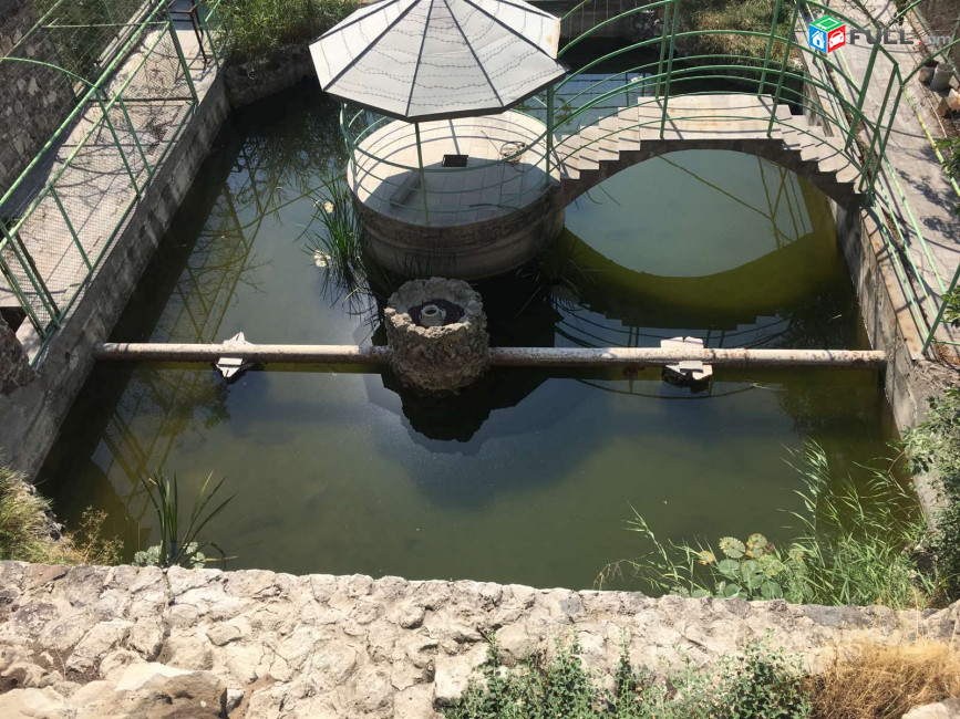 Բլուր թաղամաս,նորակառույց,առանց հարդարման աշխատանքների,հող 2000քմ,շենք 1000քմ