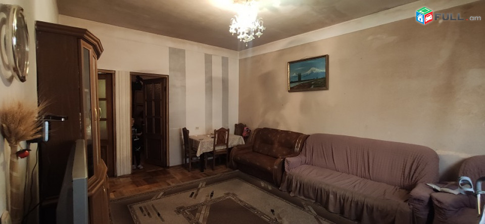 Զեյթւն,հացի գործարանի մոտ,տան մակերեսը մանսարդով 165քմ,հողամաս 144քմ