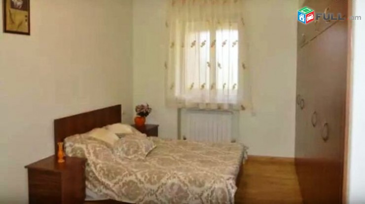 Օրավարձով 4 սենյականոց բնակարան Հանրապետության փողոցում