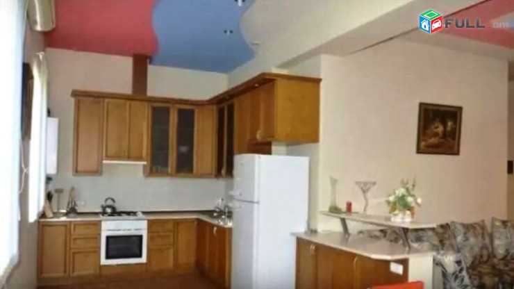 Օրավարձով 4 սենյականոց բնակարան Հանրապետության փողոցում
