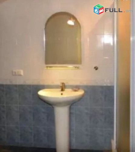 Օրավարձով 4 սենյականոց բնակարան Հանրապետության փողոցում