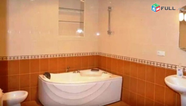 Օրավարձով 4 սենյականոց բնակարան Հանրապետության փողոցում