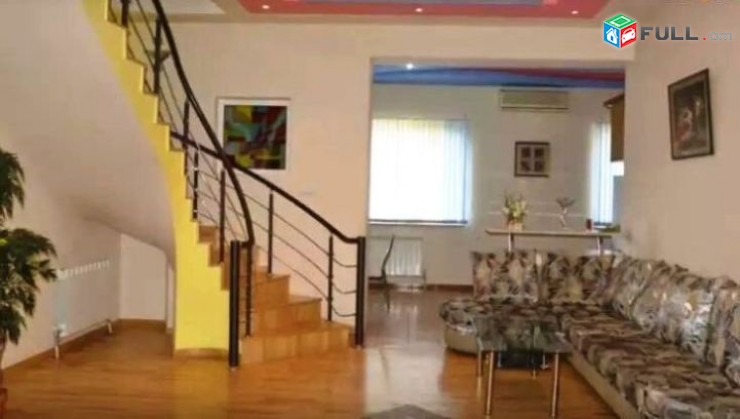 Օրավարձով 4 սենյականոց բնակարան Հանրապետության փողոցում