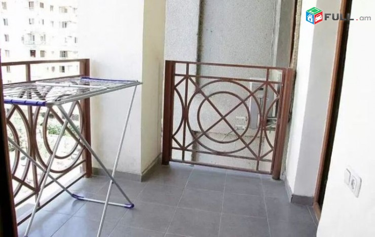 Օրավարձով 4 սենյականոց բնակարան Եկմալյան փողոցում