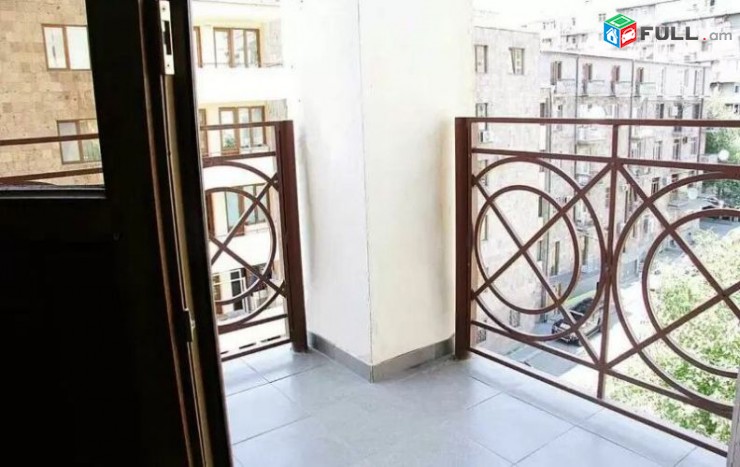 Օրավարձով 4 սենյականոց բնակարան Եկմալյան փողոցում