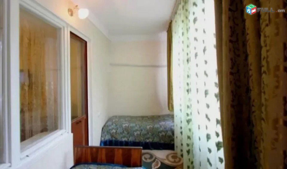 Վարձով 3 (ձևափոխած 4-ի) սենյականոց բնակարան Վարդանանց փողոցում