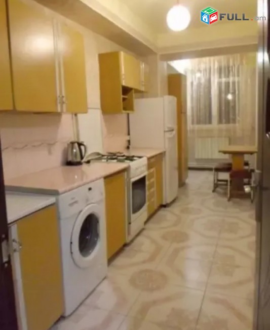Վարձով 3 (ձևափոխած 4-ի) սենյականոց բնակարան Վարդանանց փողոցում