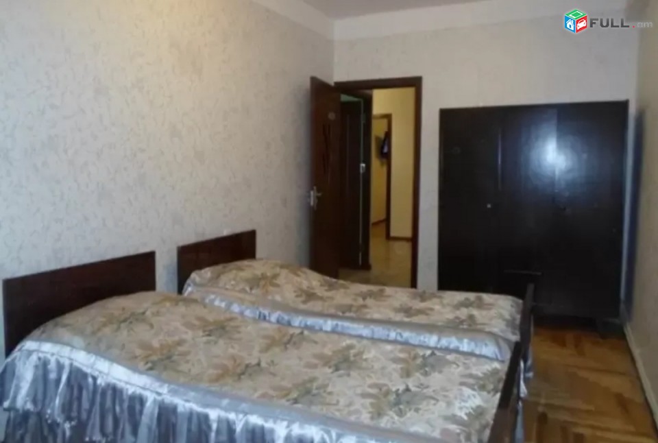 Վարձով 3 (ձևափոխած 4-ի) սենյականոց բնակարան Վարդանանց փողոցում
